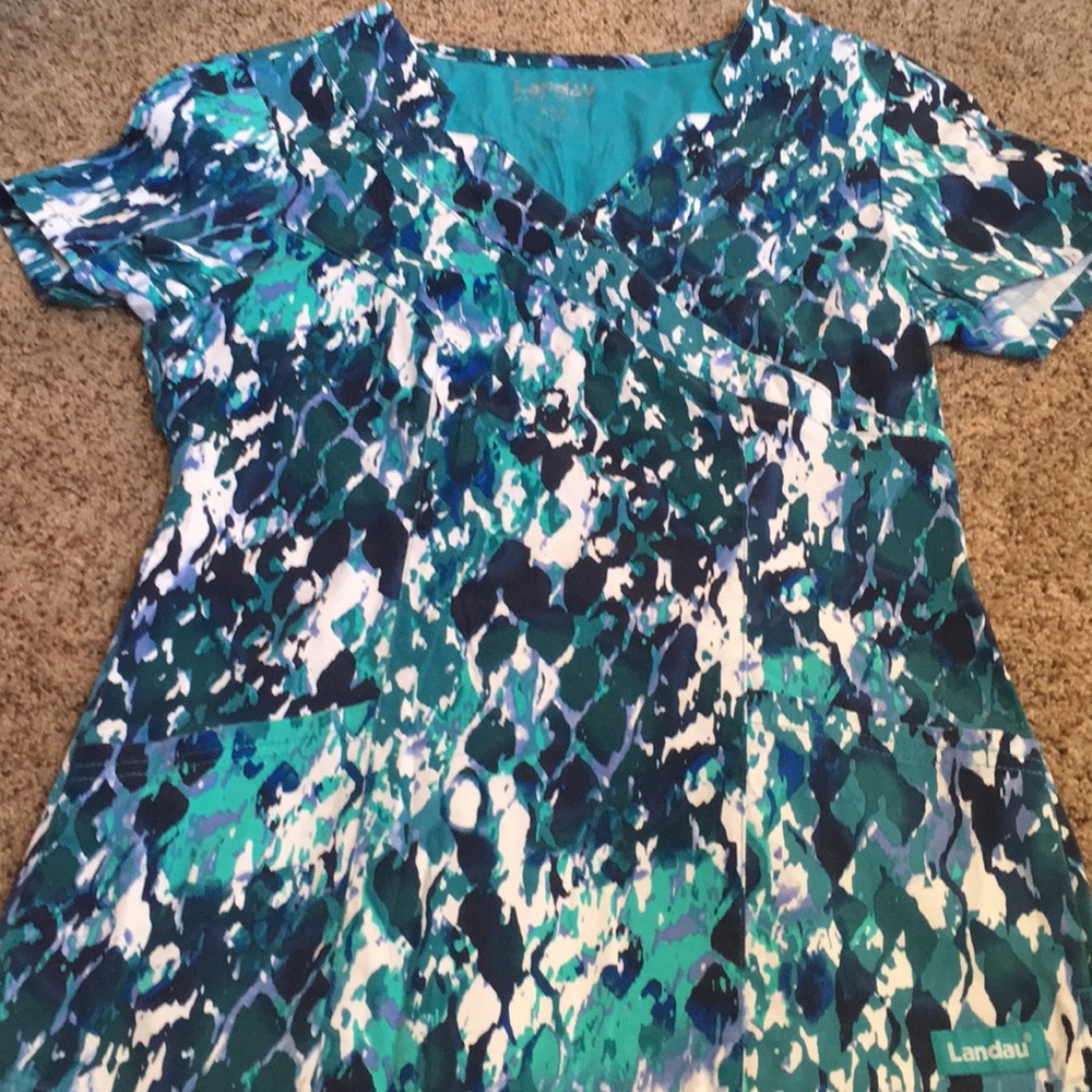Landau xs scrub top